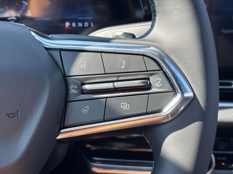 Chevrolet Equinox Vehicle Full-screen Gallery Image 13
