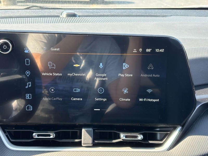 Chevrolet Equinox Vehicle Full-screen Gallery Image 15