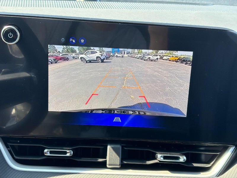 Chevrolet Equinox Vehicle Full-screen Gallery Image 17