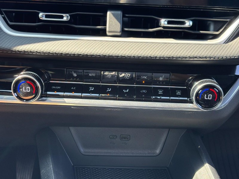 Chevrolet Equinox Vehicle Full-screen Gallery Image 18