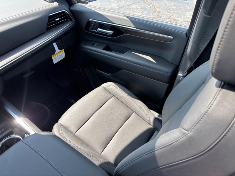 Chevrolet Tahoe Vehicle Full-screen Gallery Image 10