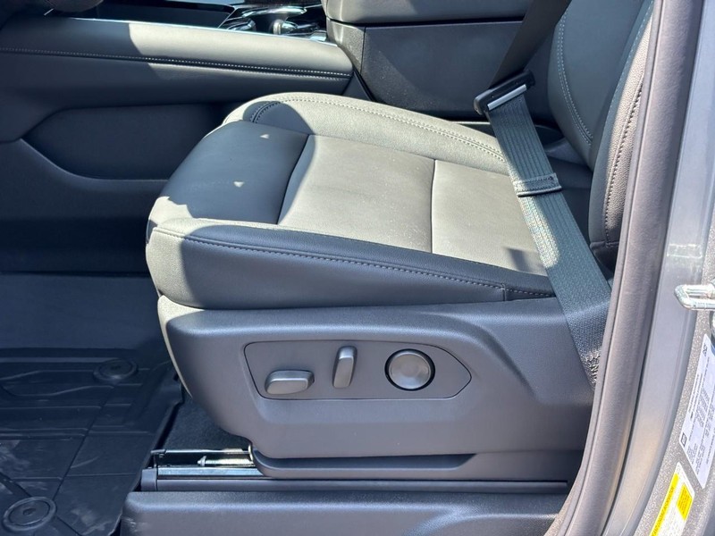 Chevrolet Tahoe Vehicle Full-screen Gallery Image 11