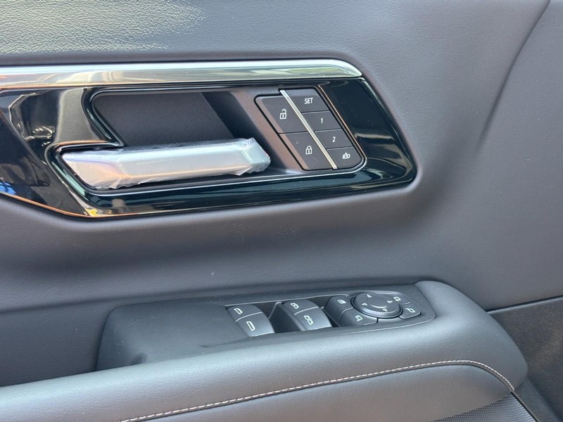 Chevrolet Tahoe Vehicle Full-screen Gallery Image 12