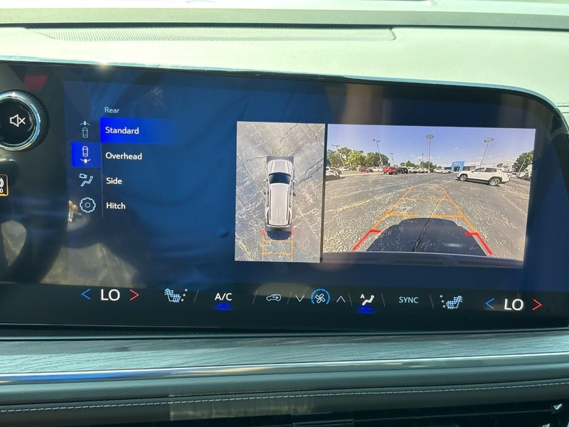 Chevrolet Tahoe Vehicle Full-screen Gallery Image 18