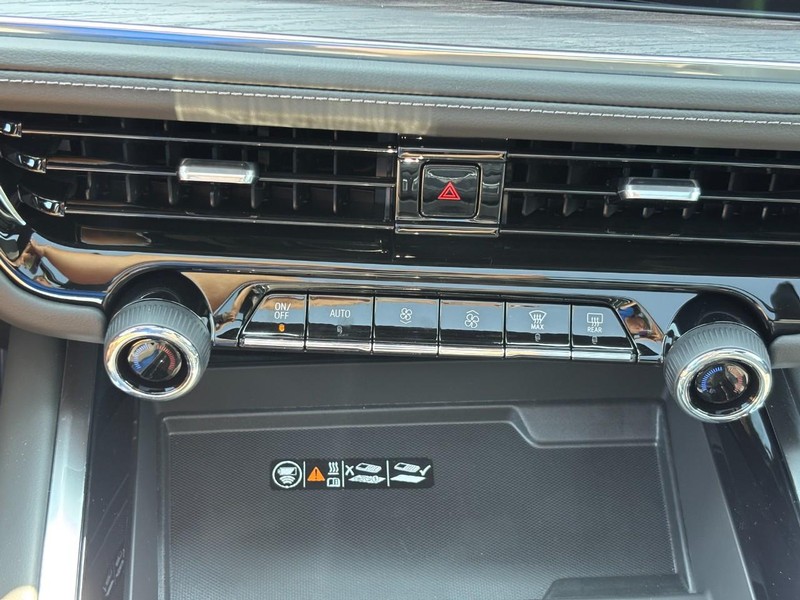Chevrolet Tahoe Vehicle Full-screen Gallery Image 19