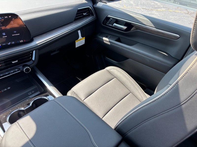 Chevrolet Tahoe Vehicle Full-screen Gallery Image 10