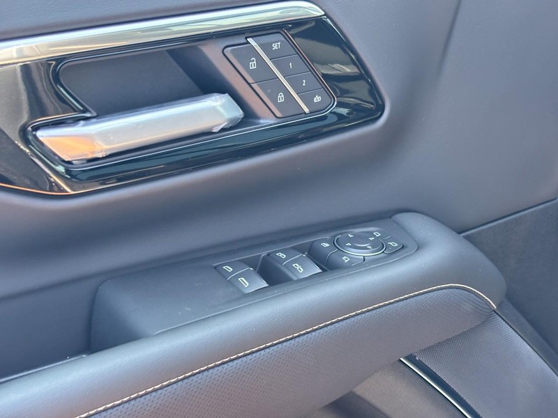 Chevrolet Tahoe Vehicle Full-screen Gallery Image 12