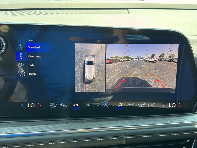 Chevrolet Tahoe Vehicle Full-screen Gallery Image 18