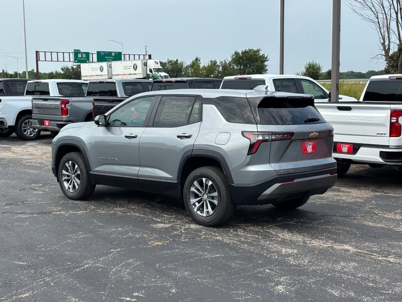 Chevrolet Equinox Vehicle Full-screen Gallery Image 3