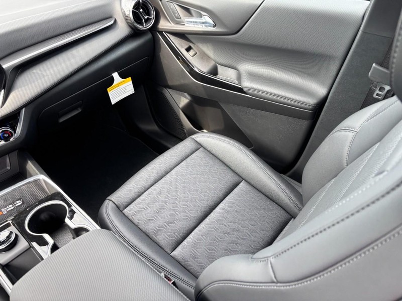 Chevrolet Equinox Vehicle Full-screen Gallery Image 9