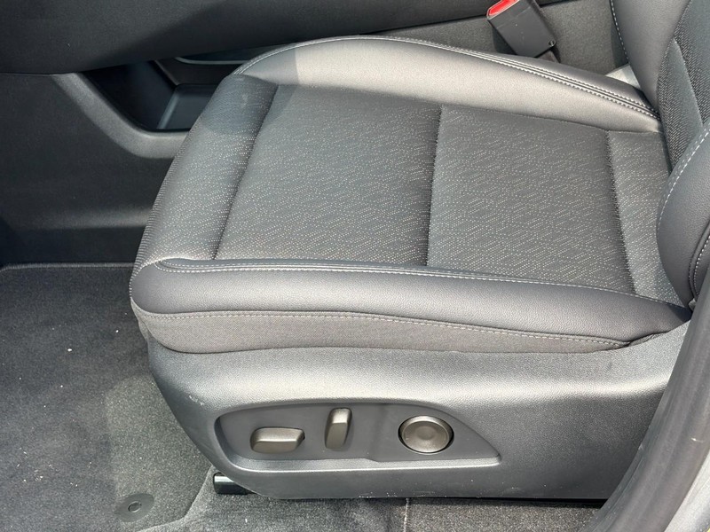 Chevrolet Equinox Vehicle Full-screen Gallery Image 10