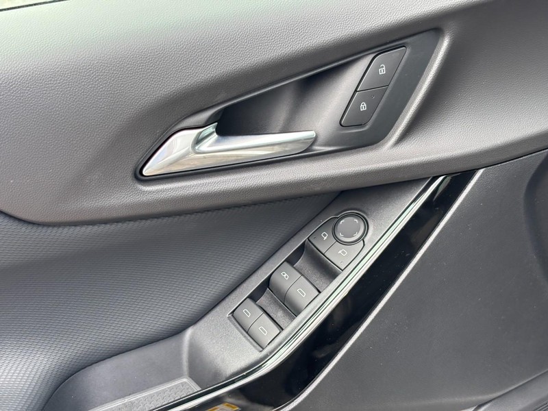 Chevrolet Equinox Vehicle Full-screen Gallery Image 11