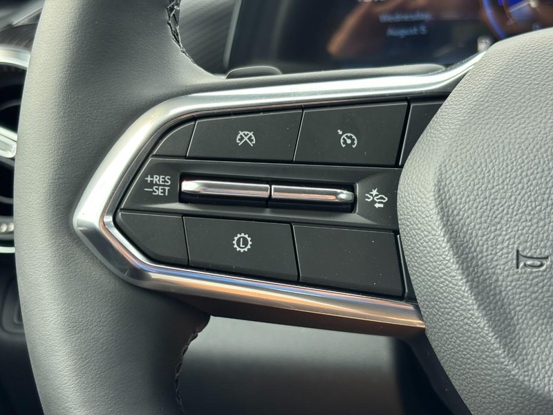 Chevrolet Equinox Vehicle Full-screen Gallery Image 12