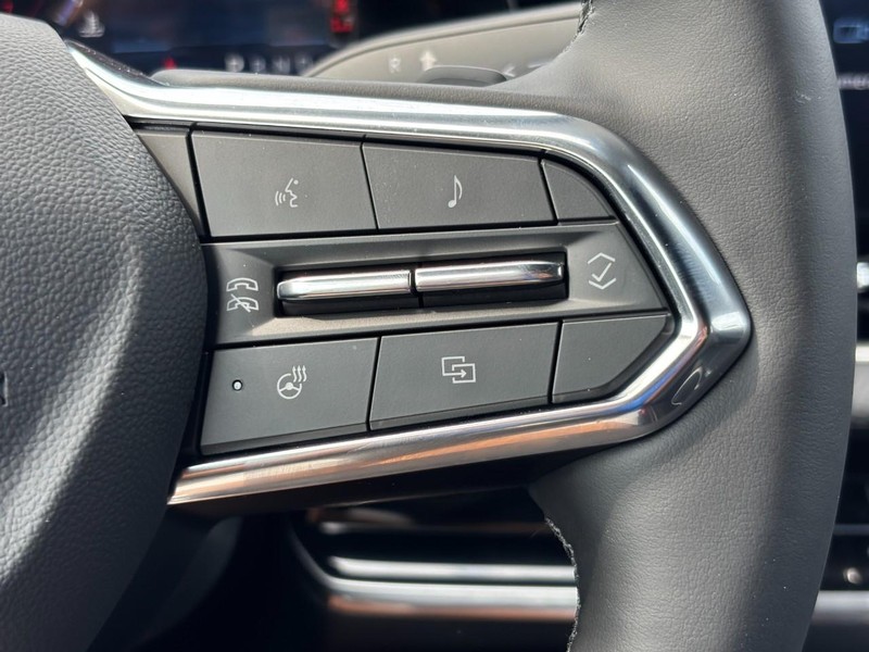Chevrolet Equinox Vehicle Full-screen Gallery Image 13