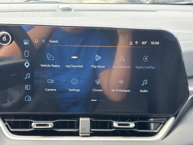 Chevrolet Equinox Vehicle Full-screen Gallery Image 15