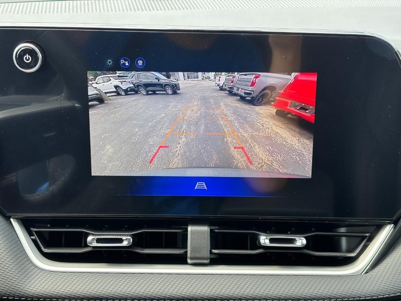 Chevrolet Equinox Vehicle Full-screen Gallery Image 17