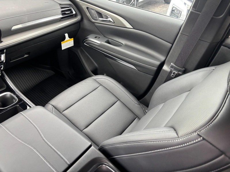 Chevrolet Traverse Vehicle Full-screen Gallery Image 10