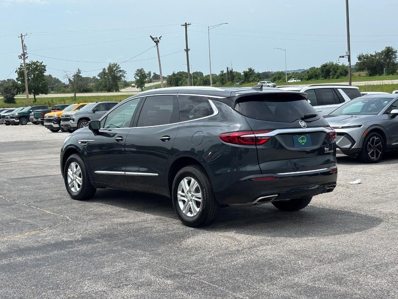 Buick Enclave Vehicle Full-screen Gallery Image 03