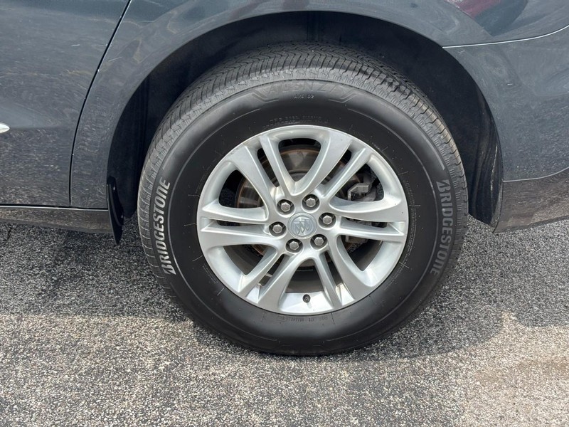 Buick Enclave Vehicle Full-screen Gallery Image 09