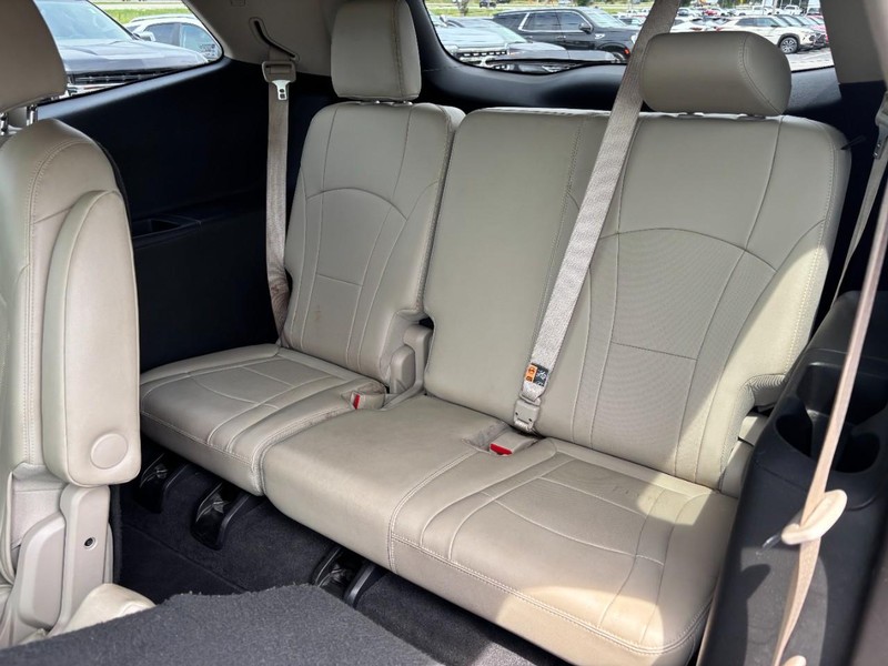 Buick Enclave Vehicle Full-screen Gallery Image 10