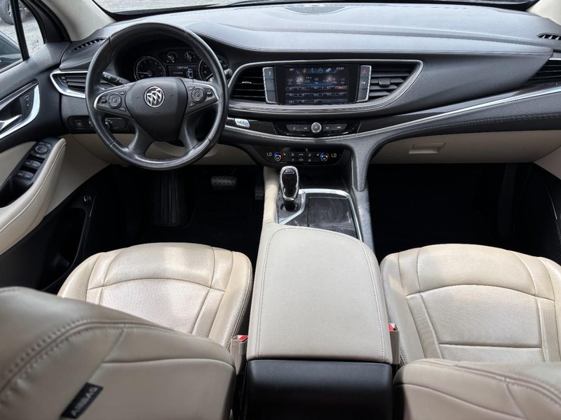 Buick Enclave Vehicle Full-screen Gallery Image 12
