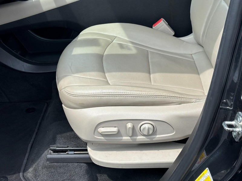 Buick Enclave Vehicle Full-screen Gallery Image 16