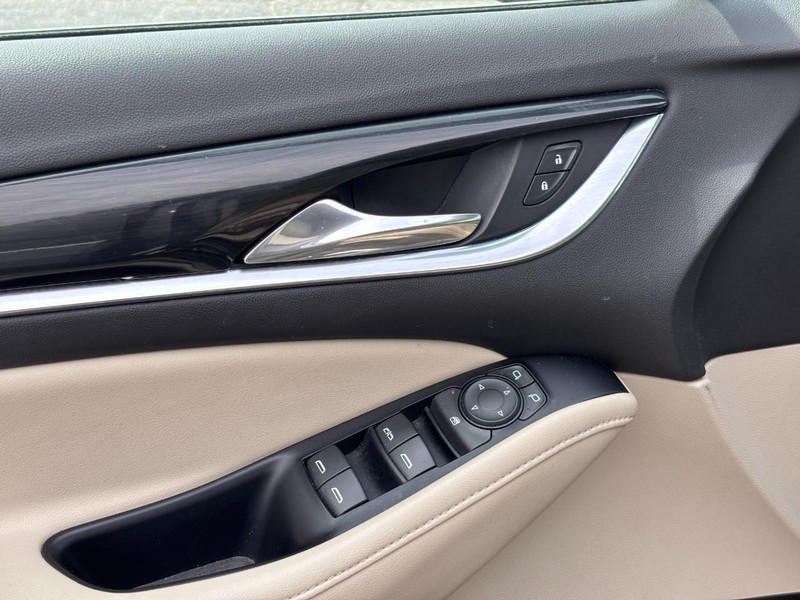 Buick Enclave Vehicle Full-screen Gallery Image 17