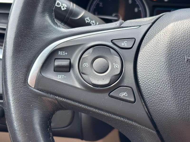 Buick Enclave Vehicle Full-screen Gallery Image 18