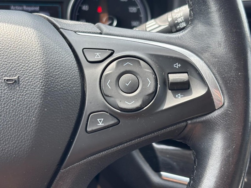 Buick Enclave Vehicle Full-screen Gallery Image 19