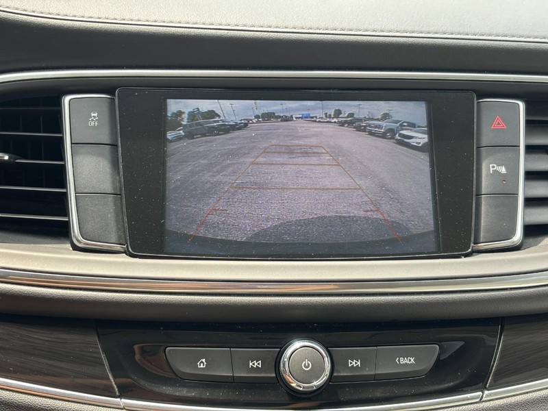 Buick Enclave Vehicle Full-screen Gallery Image 22