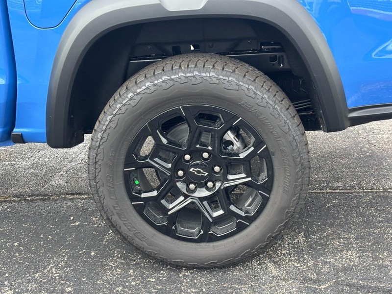 Chevrolet Colorado Vehicle Full-screen Gallery Image 4