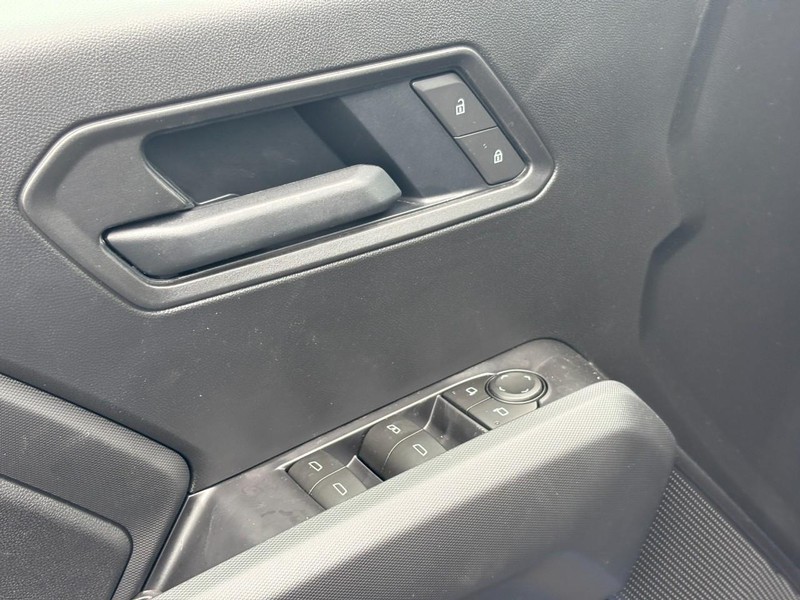 Chevrolet Colorado Vehicle Full-screen Gallery Image 11