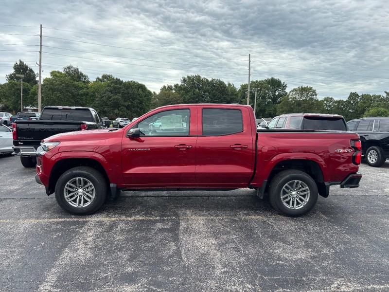 Chevrolet Colorado Vehicle Full-screen Gallery Image 2