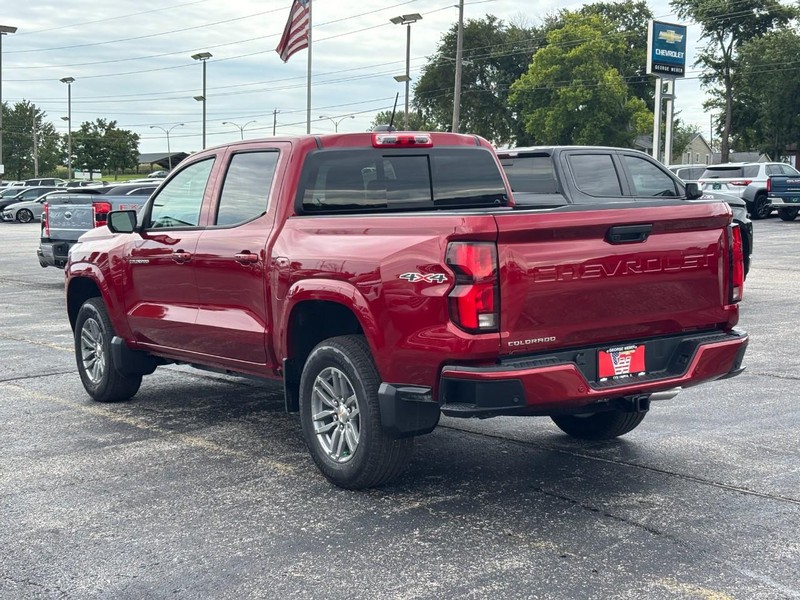 Chevrolet Colorado Vehicle Full-screen Gallery Image 3