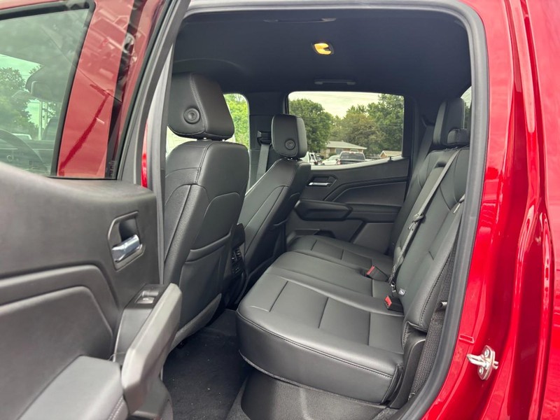 Chevrolet Colorado Vehicle Full-screen Gallery Image 5