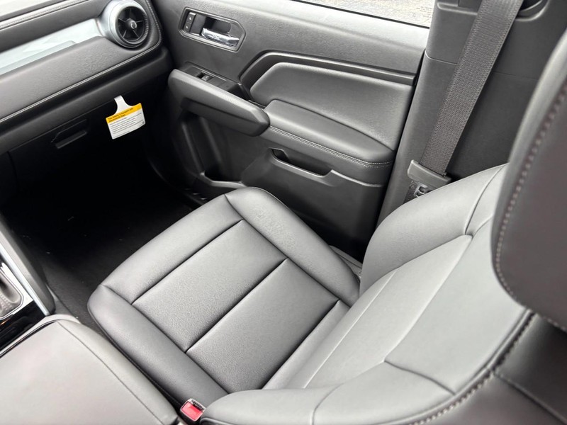 Chevrolet Colorado Vehicle Full-screen Gallery Image 9