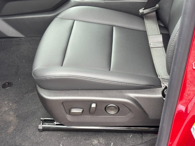 Chevrolet Colorado Vehicle Full-screen Gallery Image 10