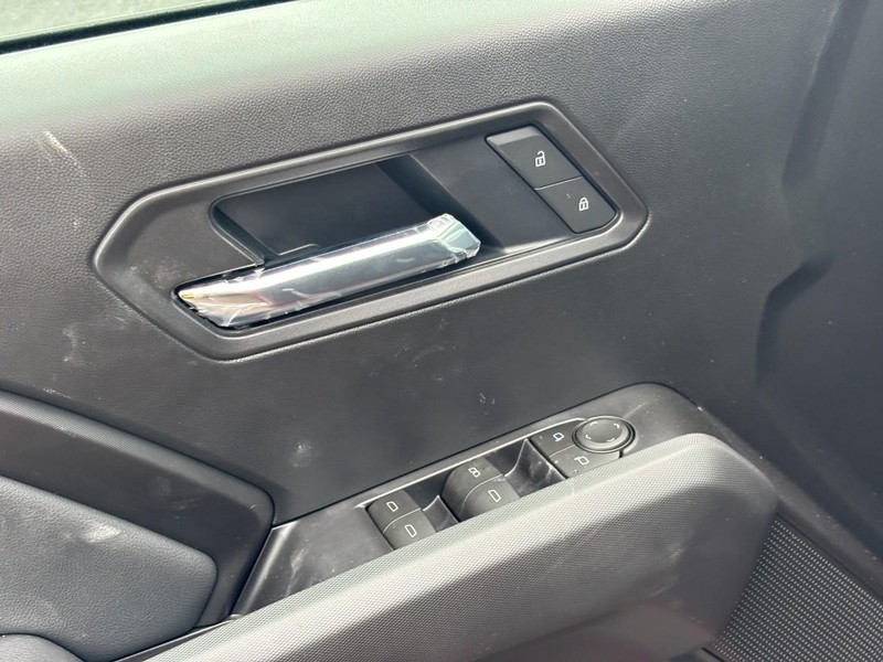 Chevrolet Colorado Vehicle Full-screen Gallery Image 11