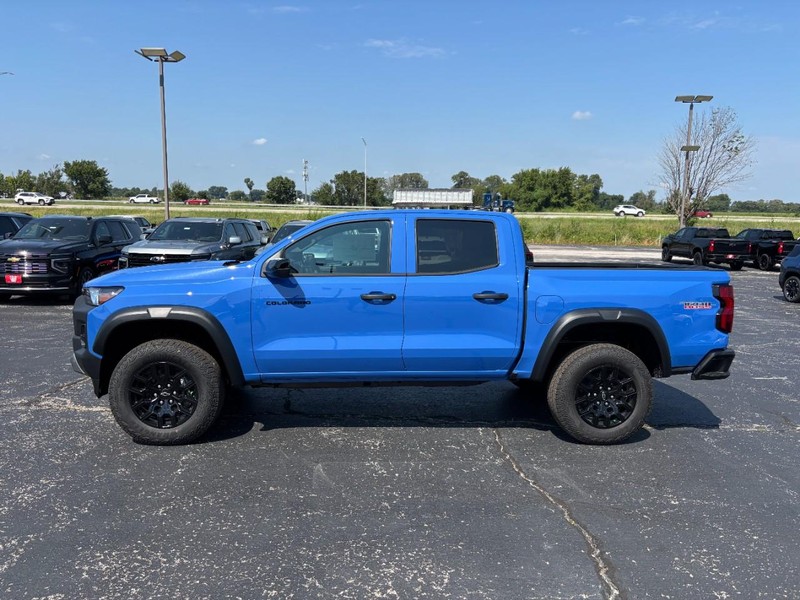 Chevrolet Colorado Vehicle Full-screen Gallery Image 2