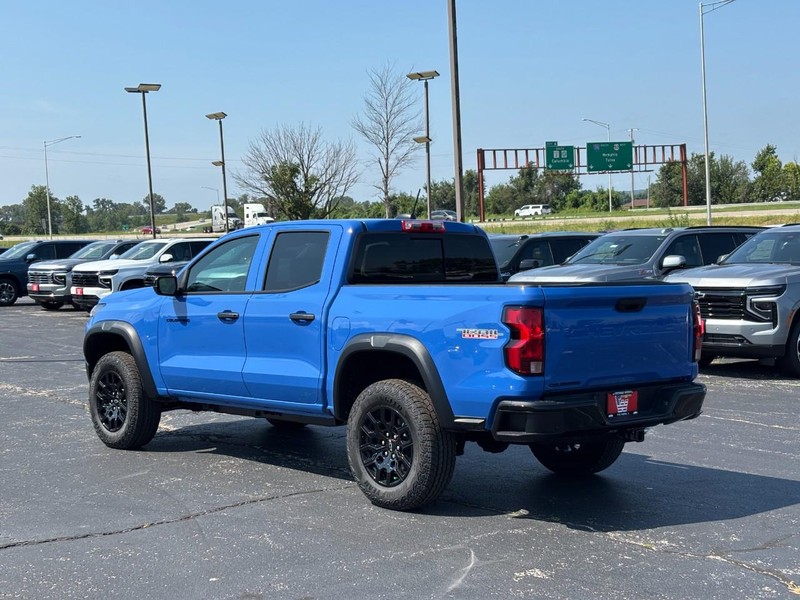 Chevrolet Colorado Vehicle Full-screen Gallery Image 3