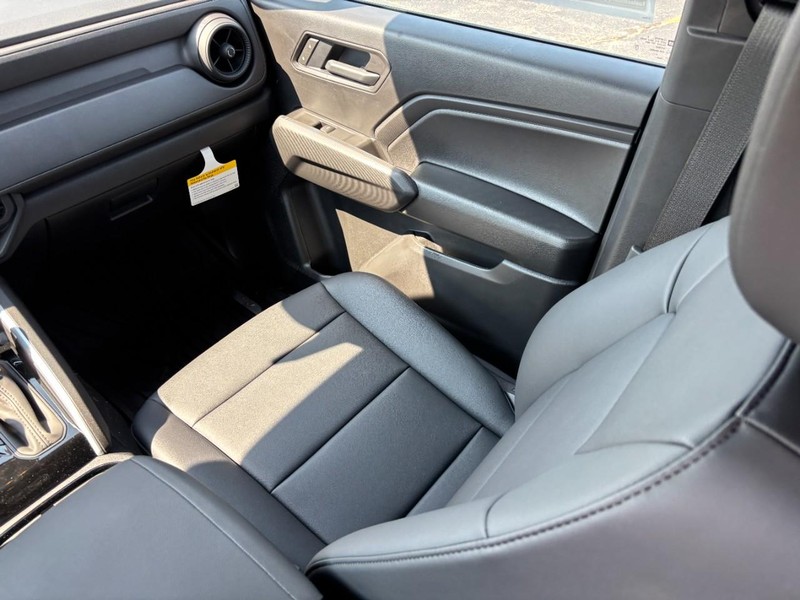 Chevrolet Colorado Vehicle Full-screen Gallery Image 9