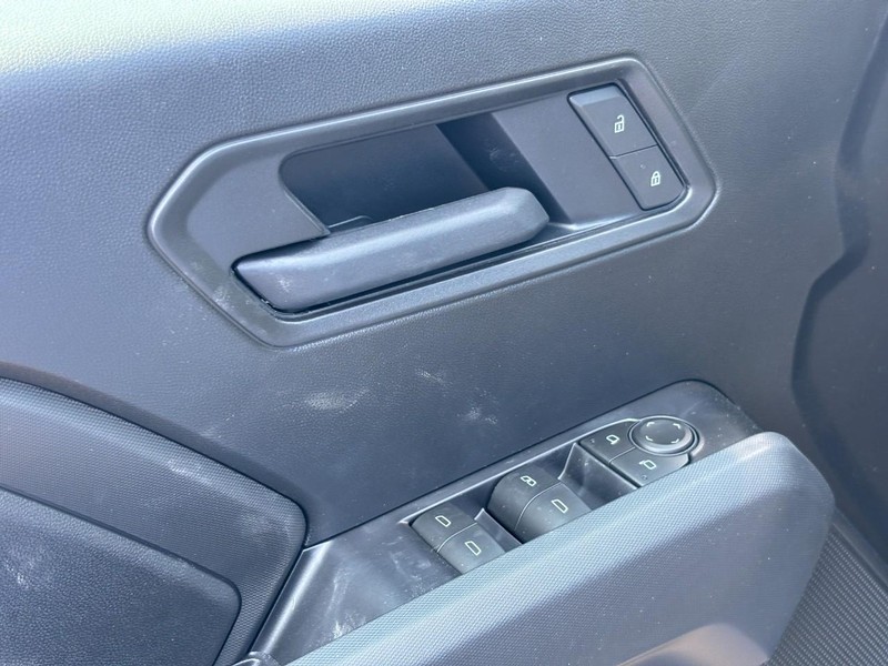 Chevrolet Colorado Vehicle Full-screen Gallery Image 11