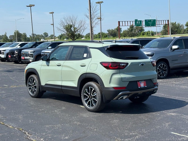 Chevrolet TrailBlazer Vehicle Full-screen Gallery Image 3