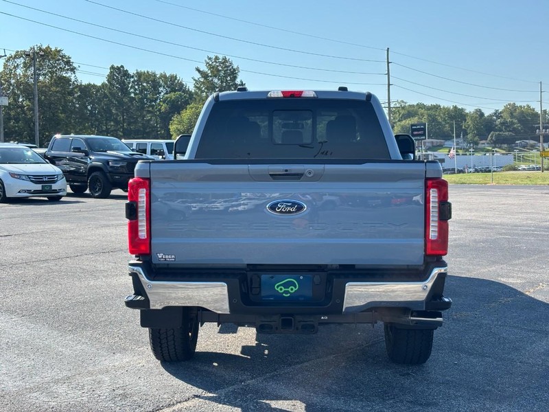 Ford Super Duty F-350 SRW Vehicle Full-screen Gallery Image 04