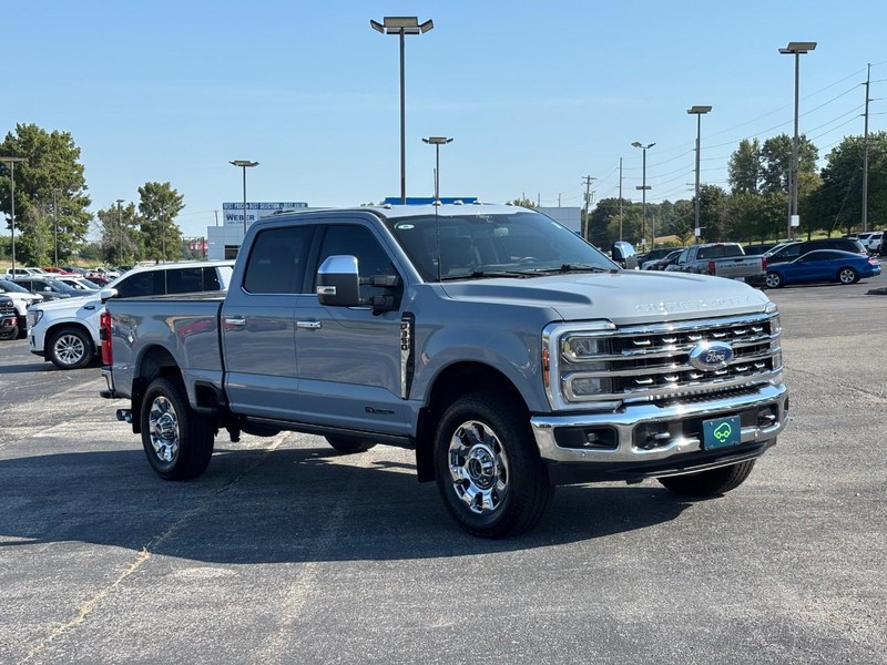 Ford Super Duty F-350 SRW Vehicle Full-screen Gallery Image 07