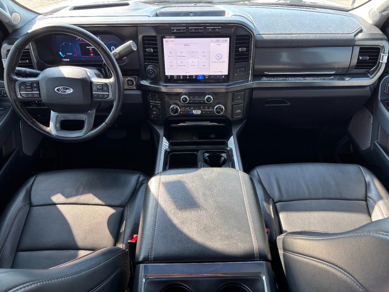 Ford Super Duty F-350 SRW Vehicle Full-screen Gallery Image 11
