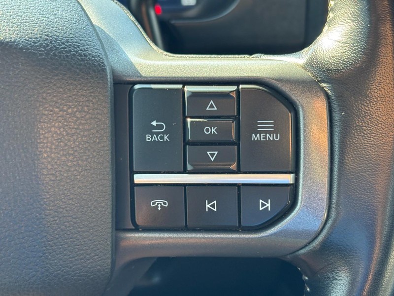 Ford Super Duty F-350 SRW Vehicle Full-screen Gallery Image 18