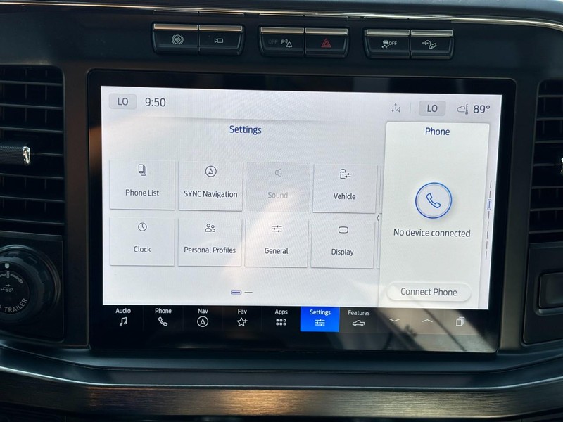 Ford Super Duty F-350 SRW Vehicle Full-screen Gallery Image 20