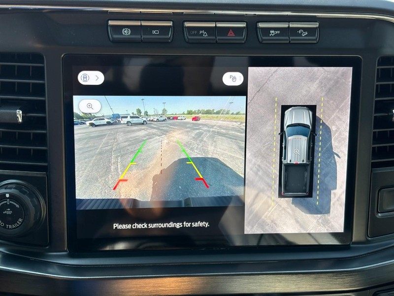 Ford Super Duty F-350 SRW Vehicle Full-screen Gallery Image 22