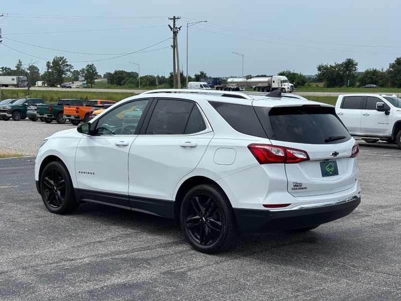 Chevrolet Equinox Vehicle Full-screen Gallery Image 3
